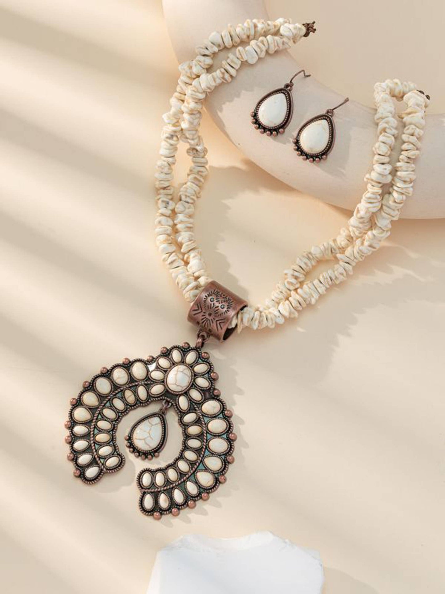 Beige Round Flower Turquoise Pendant Necklace