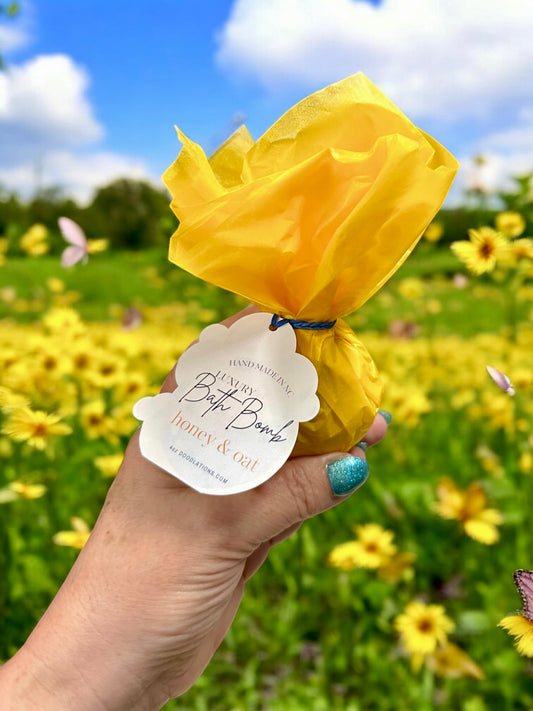 Honey & Oat Bath Bomb
