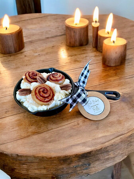 Cinnamon Roll Skillet Candle