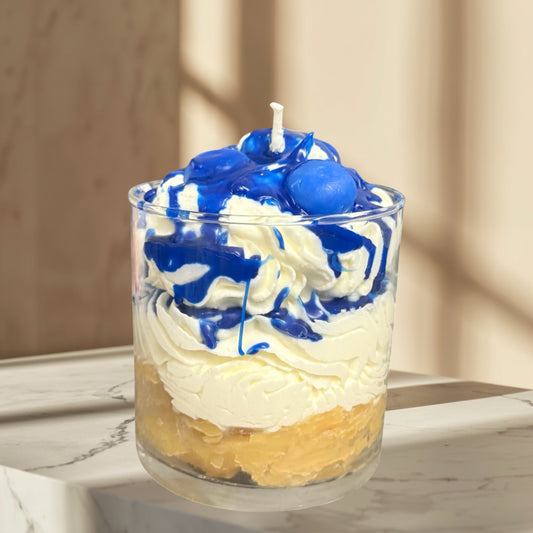 Sweet blueberries, warm baked crust, and creamy vanilla blend together to create a delicious dessert-inspired fragrance with a cozy luxurious finish.