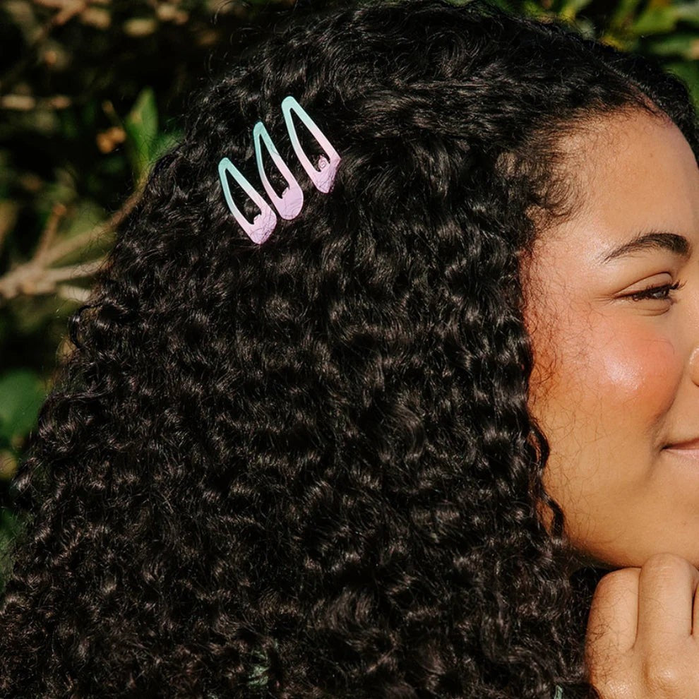 Doodlations Aquaviolet gradient snap hair clips with seamless tips for comfortable, no-snag styling.