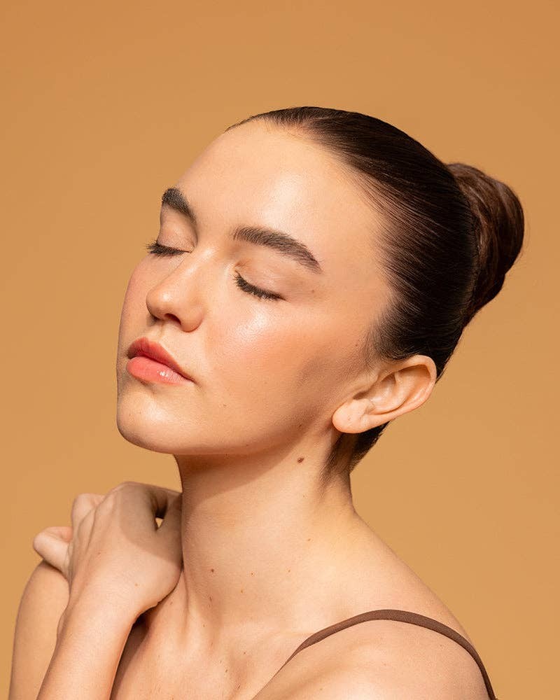 Model with a natural sun-kissed glow from Doodlations Coffee Bar & Boutique Petajane Gradual Face Tan
